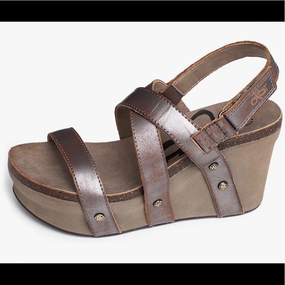 NEW!! OTBT Women's Sail Wedge Sandals Sz 9.5